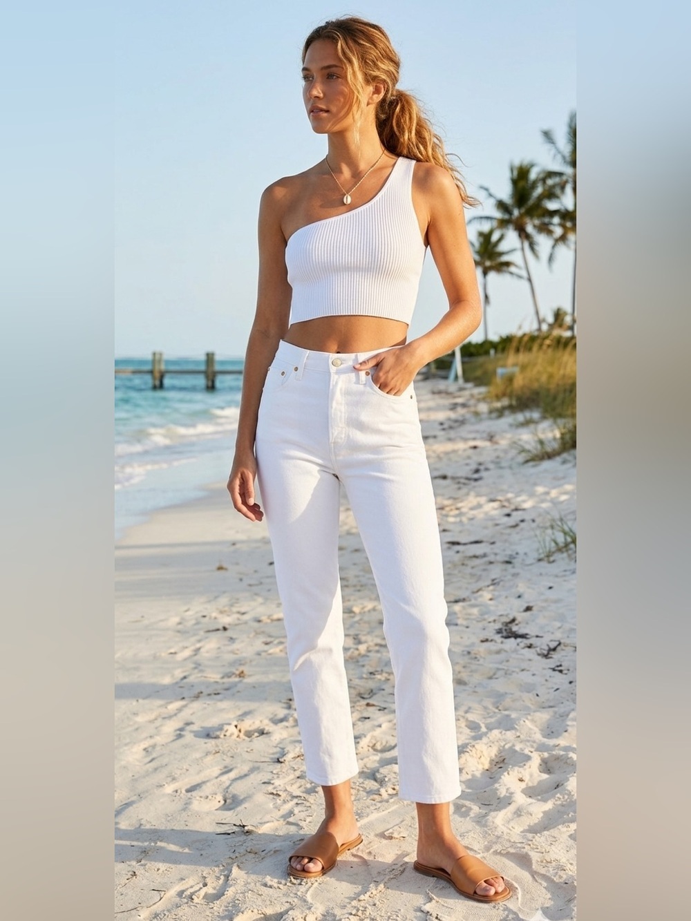 Agolde Riley High Rise Straight
Crop 
Color: Sour Cream Size 25
Raw Hemline